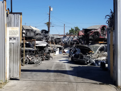 Universal Auto Dismantling (JAD) JunkYard in Vernon (CA) - photo 2