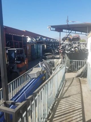 So Cal Auto Dismantling JunkYard in Los Angeles (CA) - photo 4