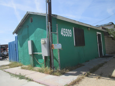 Lancaster Salvage JunkYard in Lancaster (CA) - photo 2