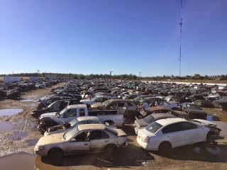 Ace Auto Wreckers Inc. JunkYard in Modesto (CA) - photo 4